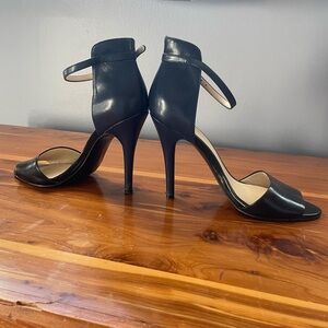 Nina West black and blue leather heels